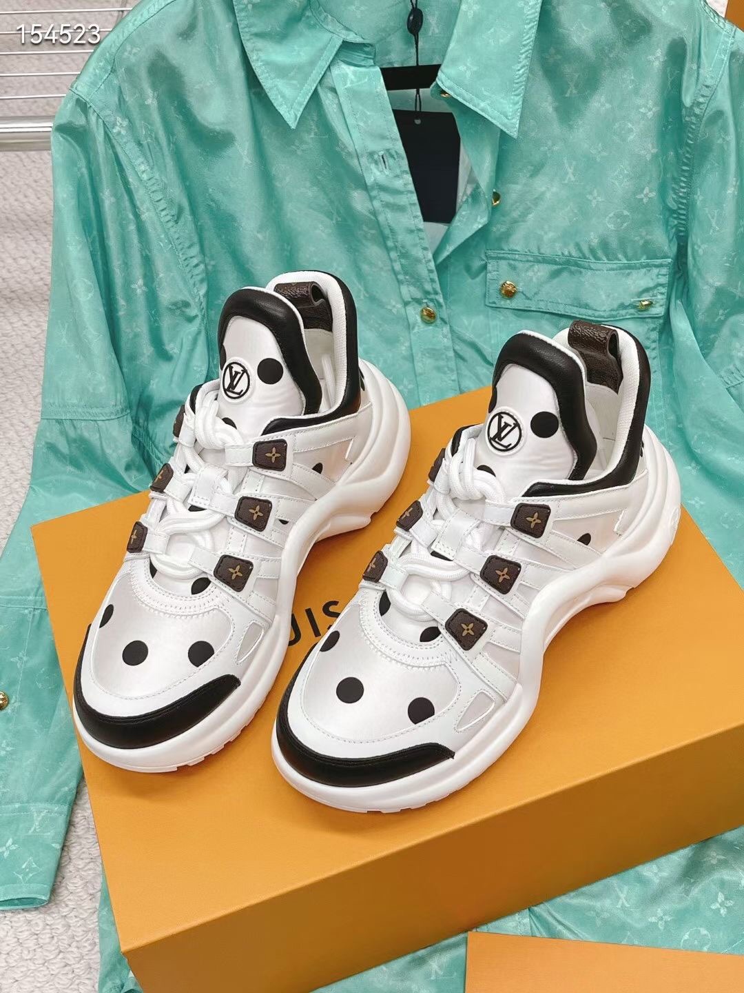 L0vis Vvtt0n Women’s LV Archlight Sneaker White For Women LV 1AA0ON