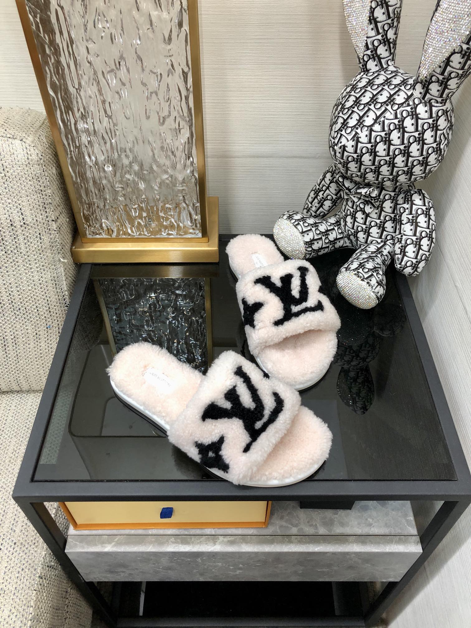 L0vis Vvtt0n Women’s Magnetic Flat Mule White For Women LV