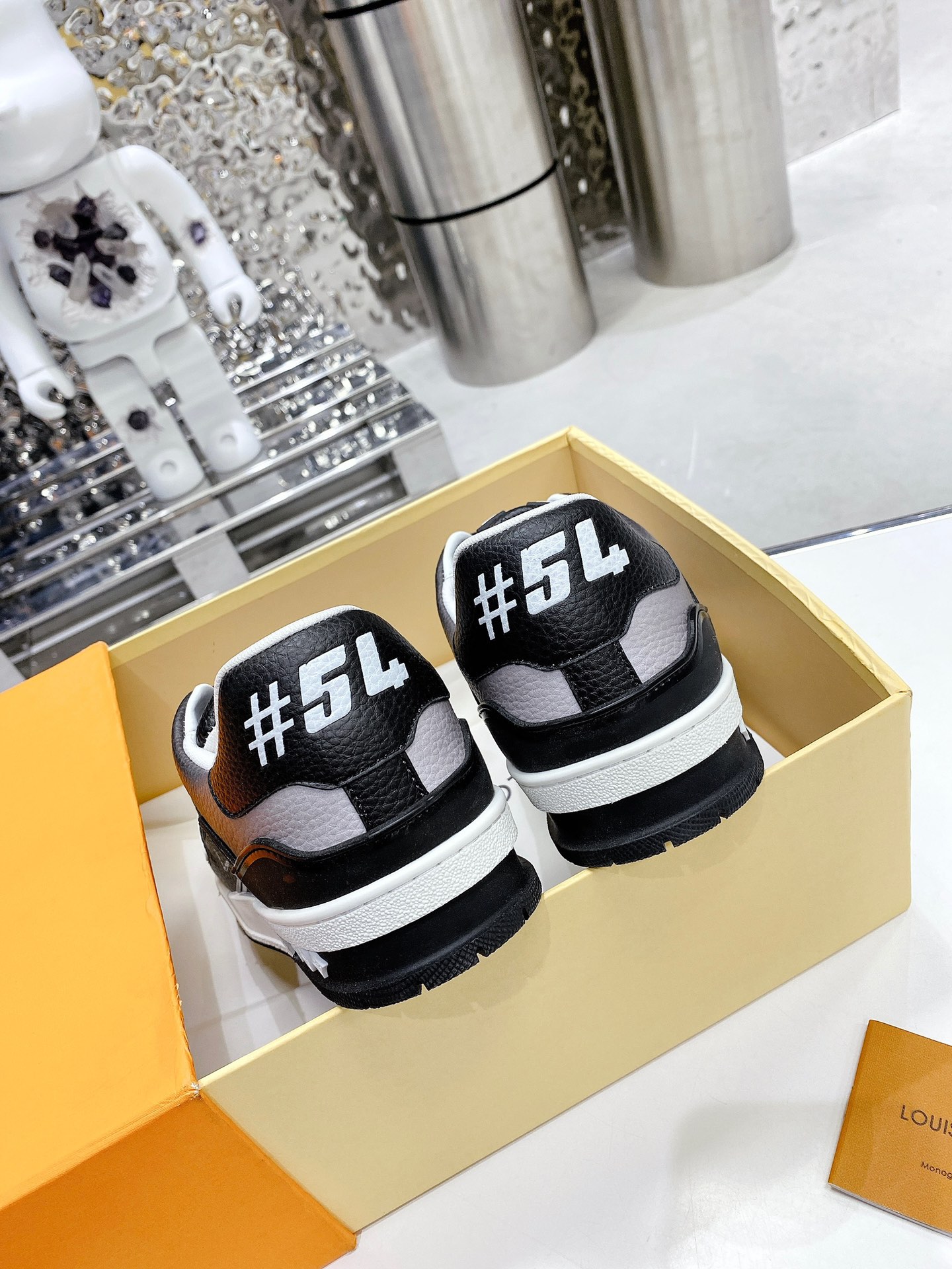 L0vis Vvtt0n Women’s LV Trainers Black For Women LV