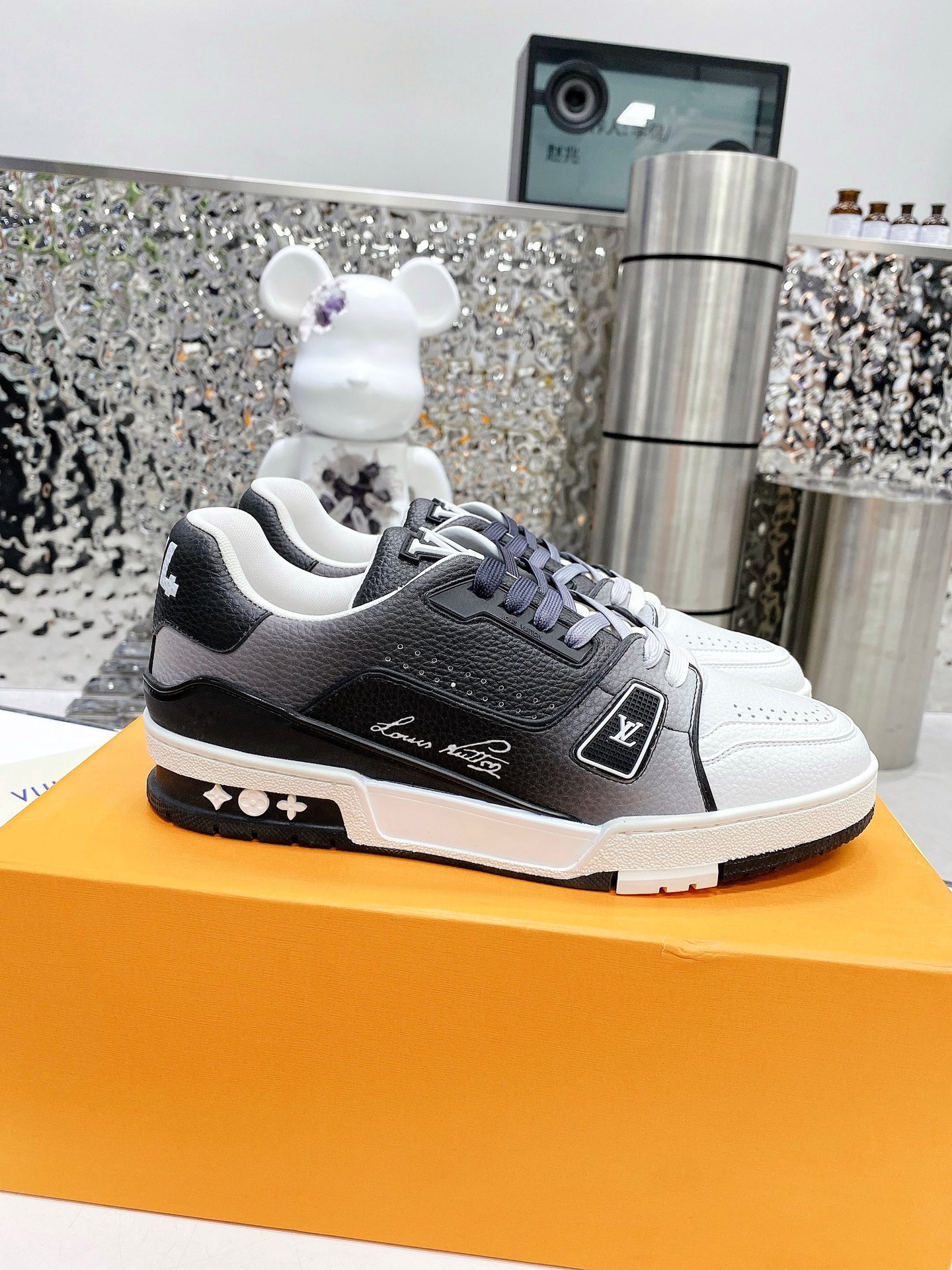 L0vis Vvtt0n Women’s LV Trainers Black For Women LV