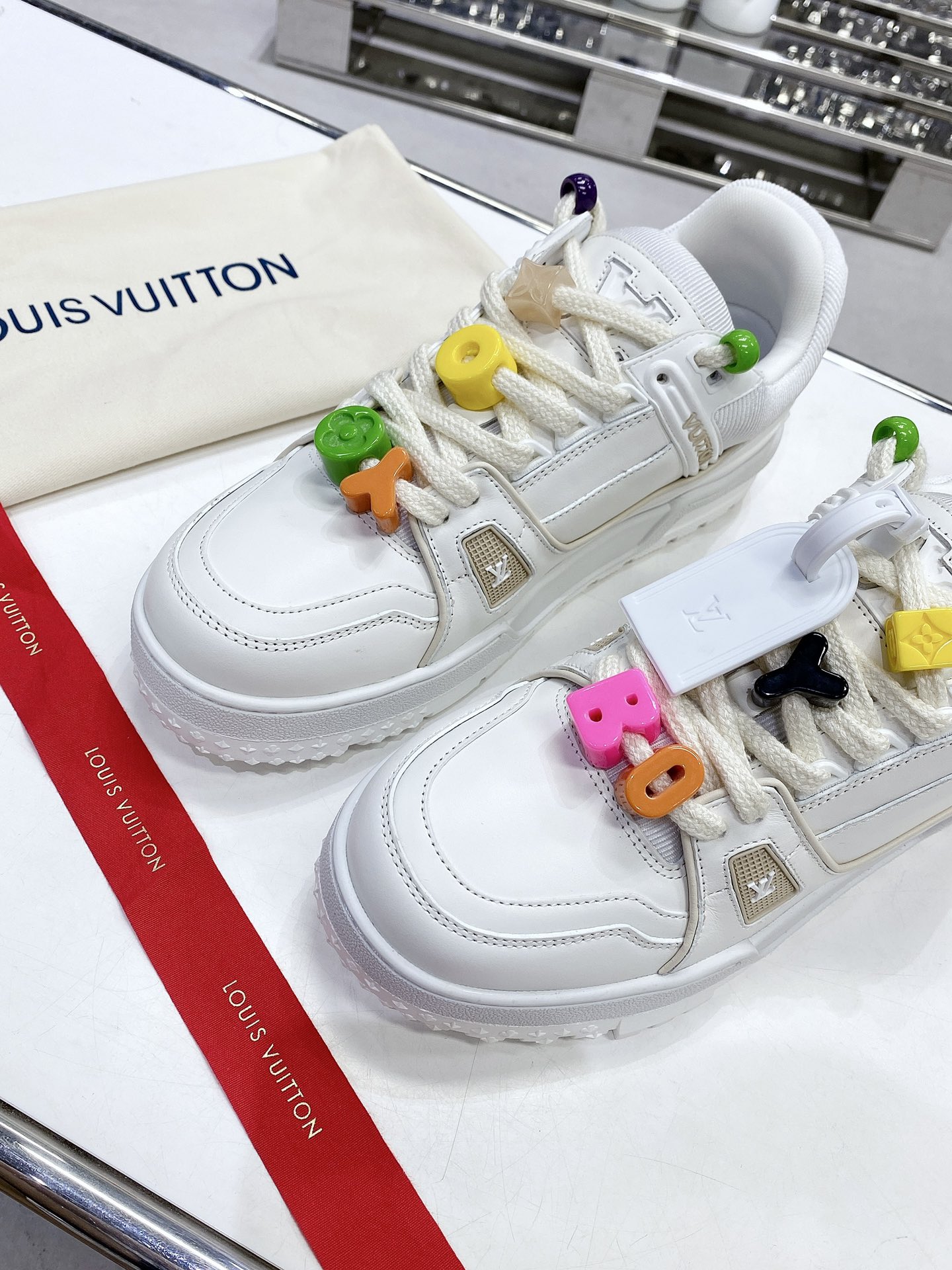 L0vis Vvtt0n LV Trainer Sneaker White For Men LV