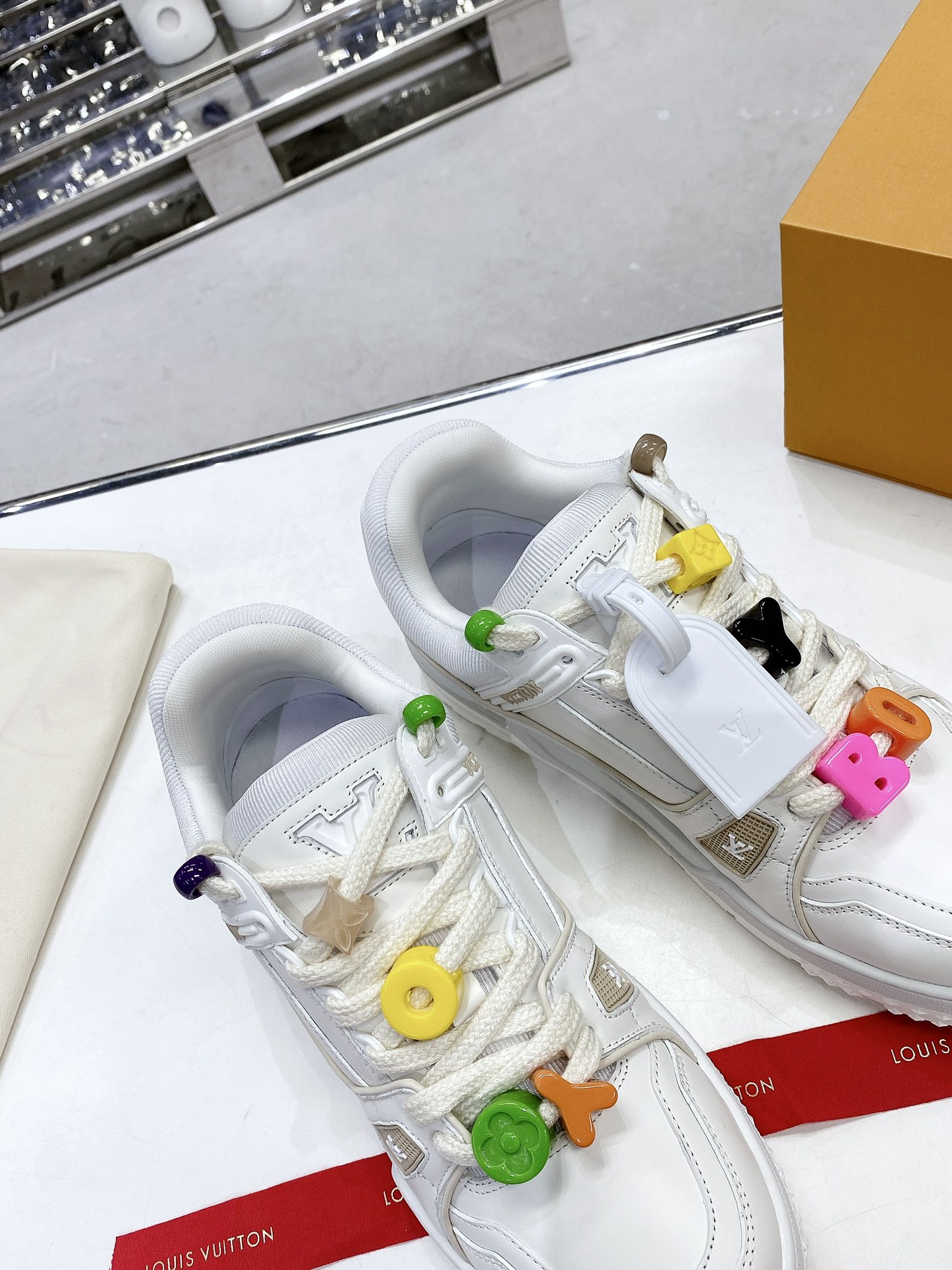 L0vis Vvtt0n LV Trainer Sneaker White For Men LV