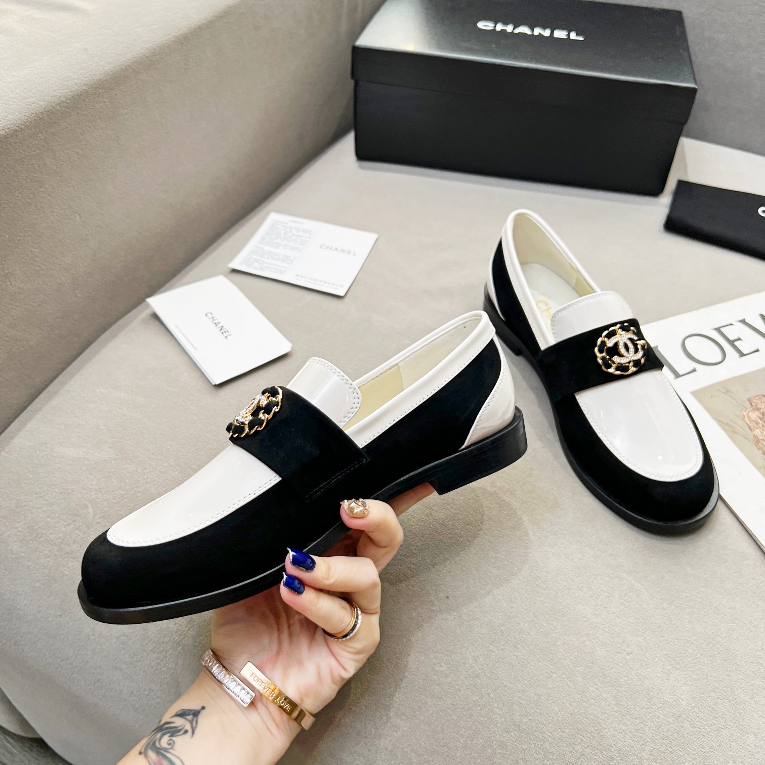 Ch**el Women’s Loafers White And Black For Women G39606 Y56272 K5106