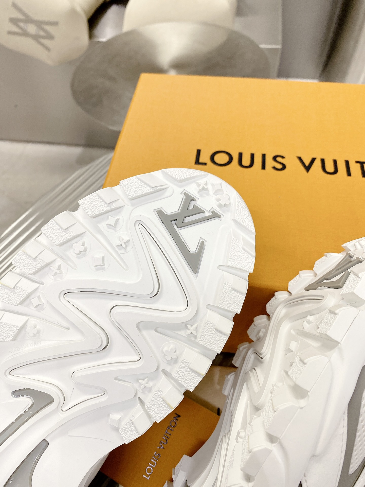 L0vis Vuittion LV Runner Tatic Sneaker White For Men LV 1A9TUZ