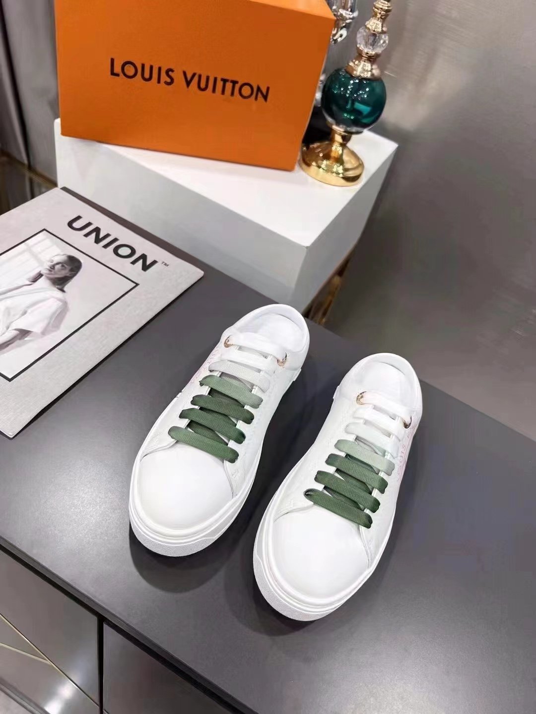 L0vis Vvtt0n Women’s Time Out Open-Back Sneaker Green For Women LV 1AA1CZ