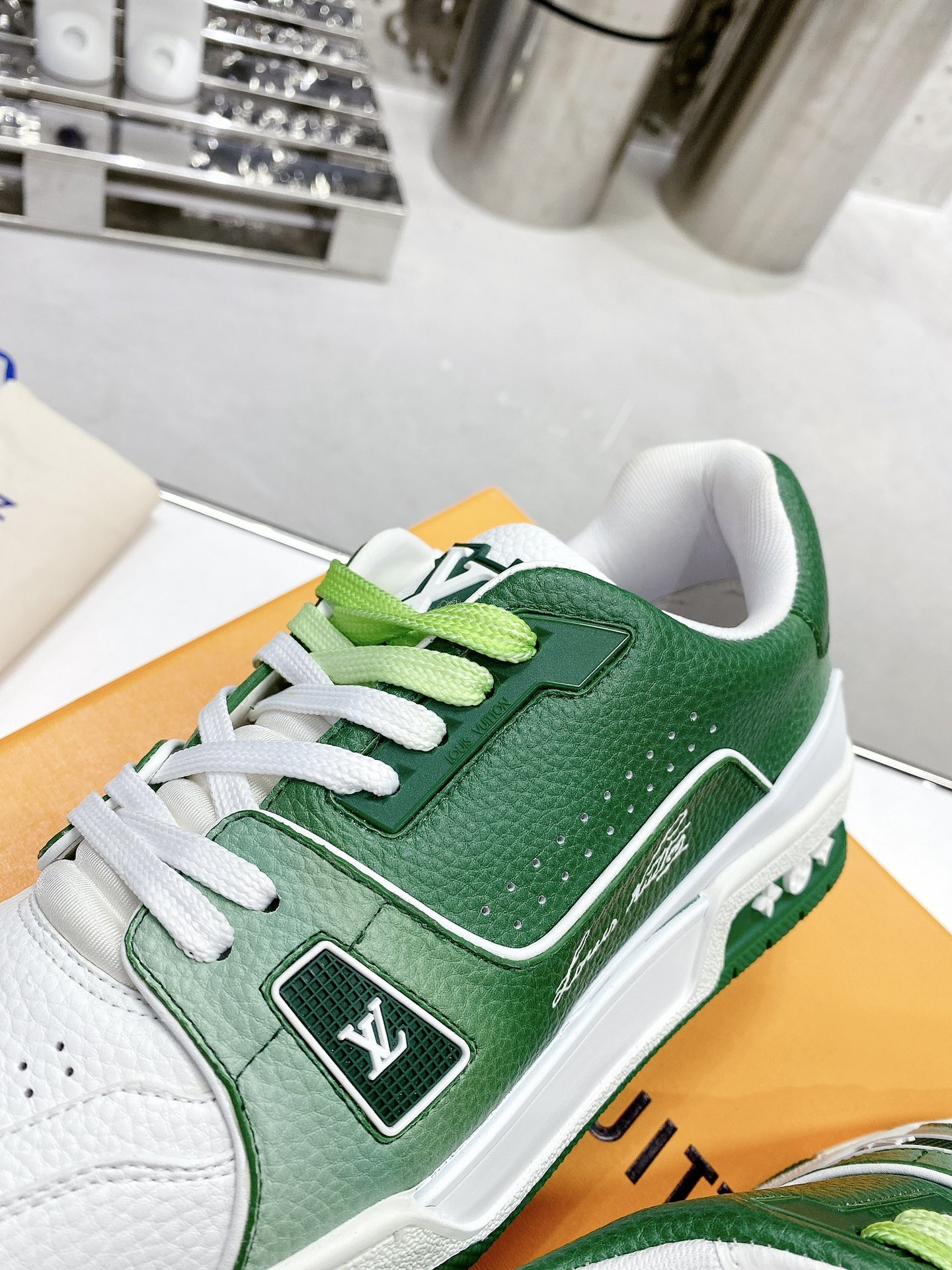 L0vis Vvtt0n Women’s LV Trainers Green For Women LV