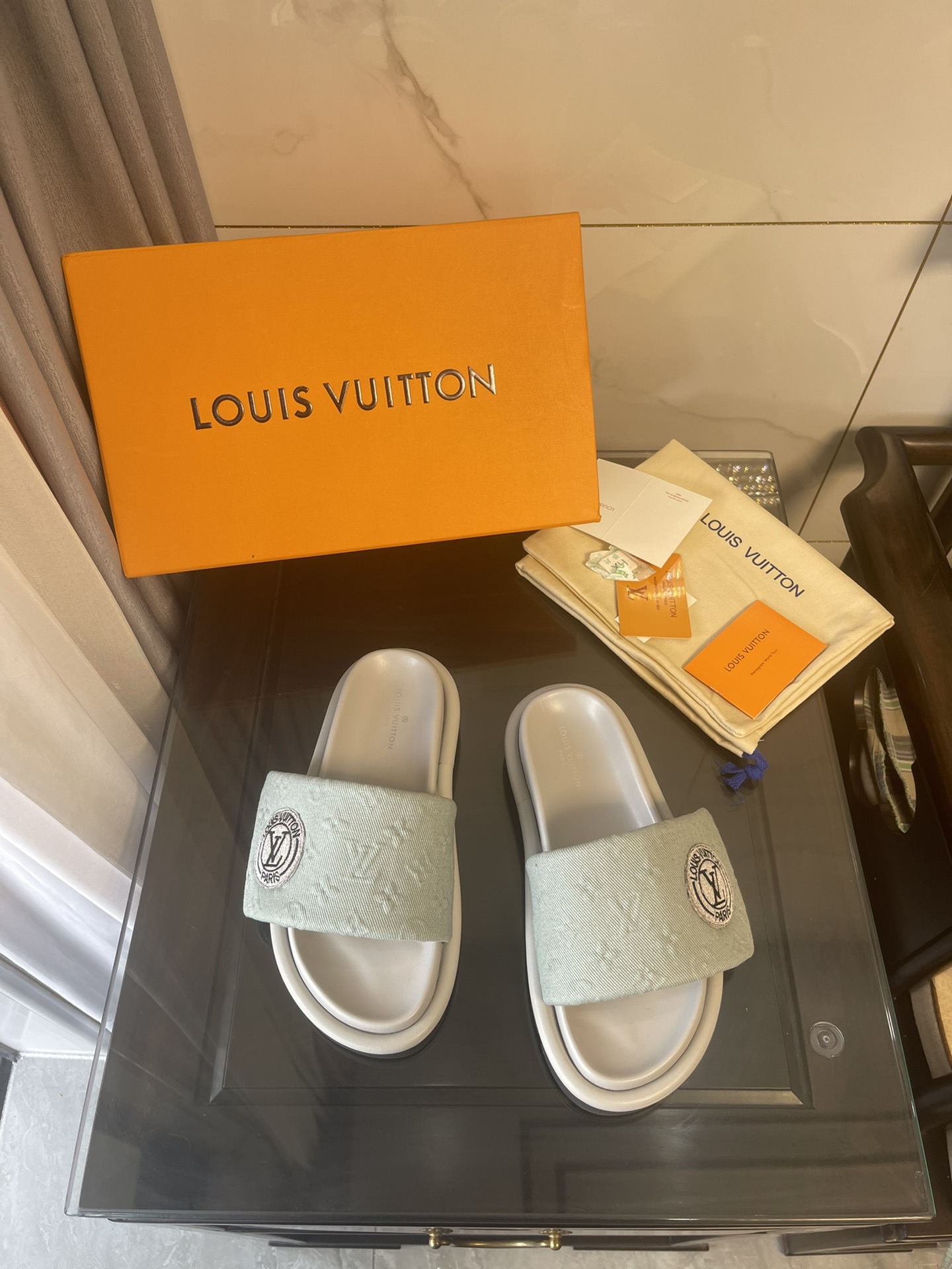 L0vis Vvtt0n Women’s Pool Pillow Comfort Flat Mule Bright Green For Women LV