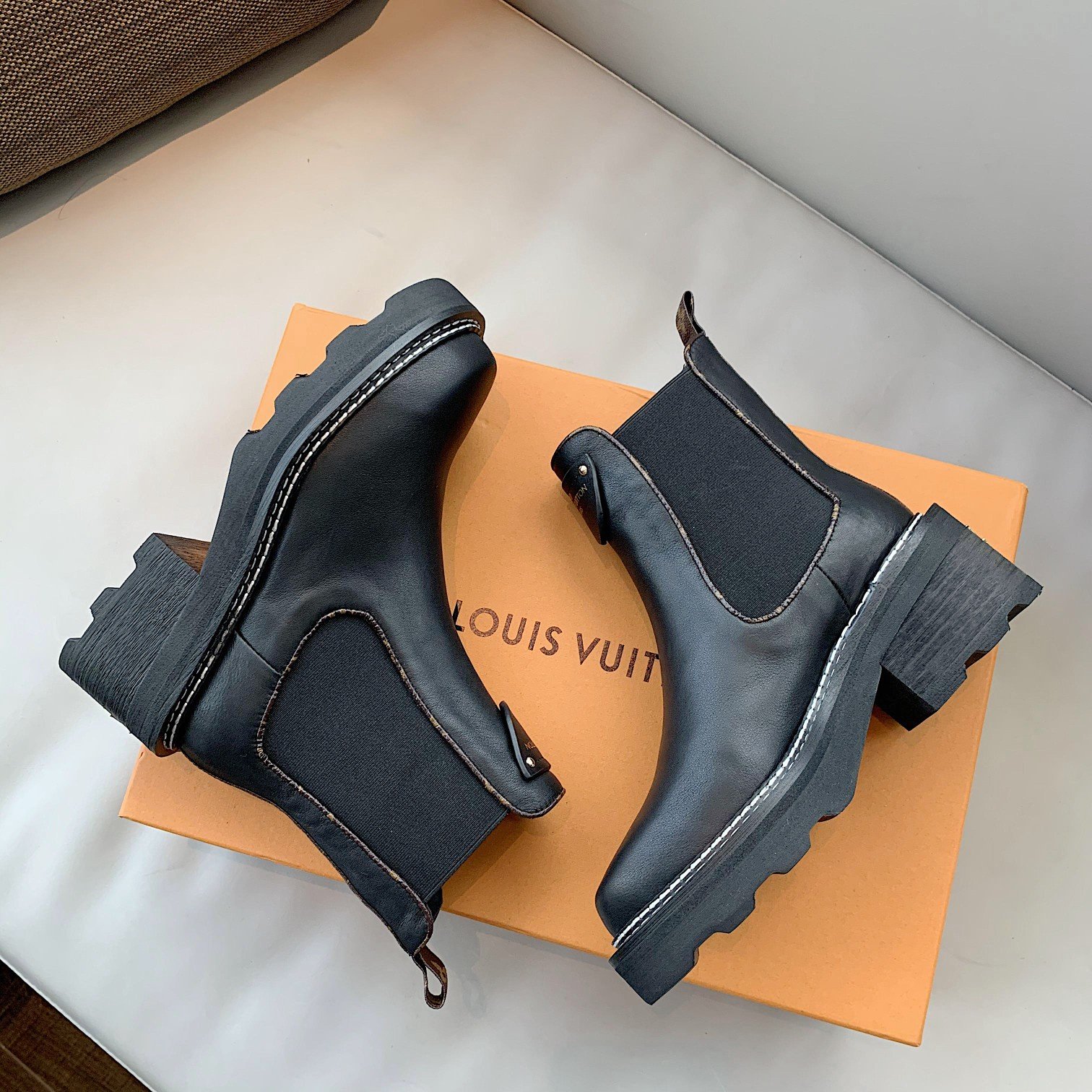 L0vis Vvtt0n Women’s LV Beaubourg Ankle Boots Black For Women LV 1A8947