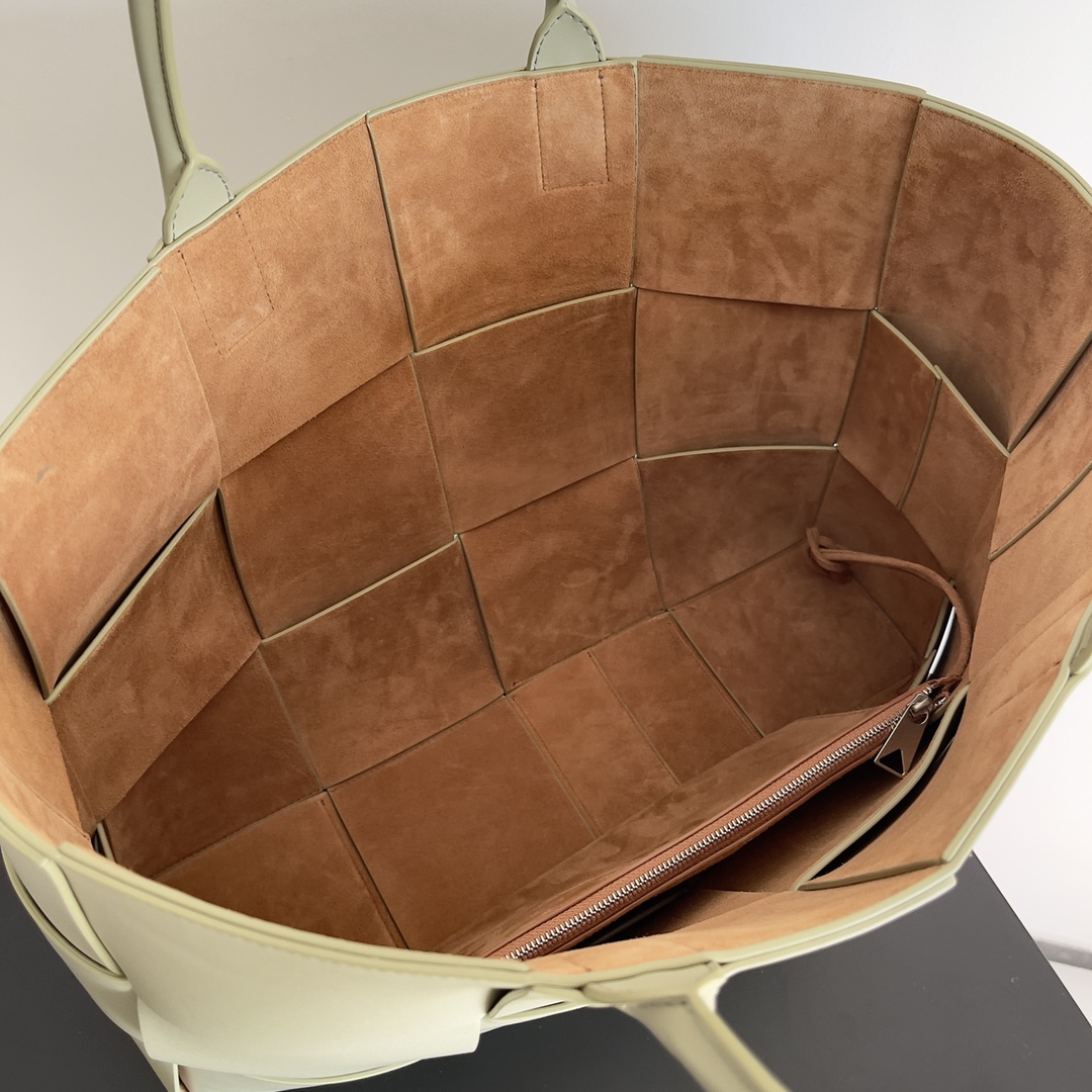 B0tt*ga Ven*ta Large Arco Tote Bag Beige, For Women, Women’s Bags 18.1in/46cm