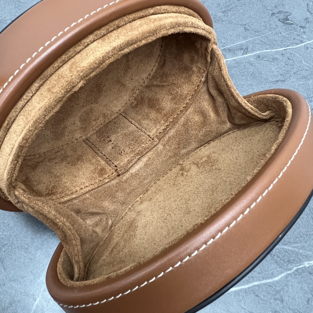 Ce1i*e Oval Minaudiere Cuir Triomphe Brown For Women 6in/11.5cm 198613DU6.04LU