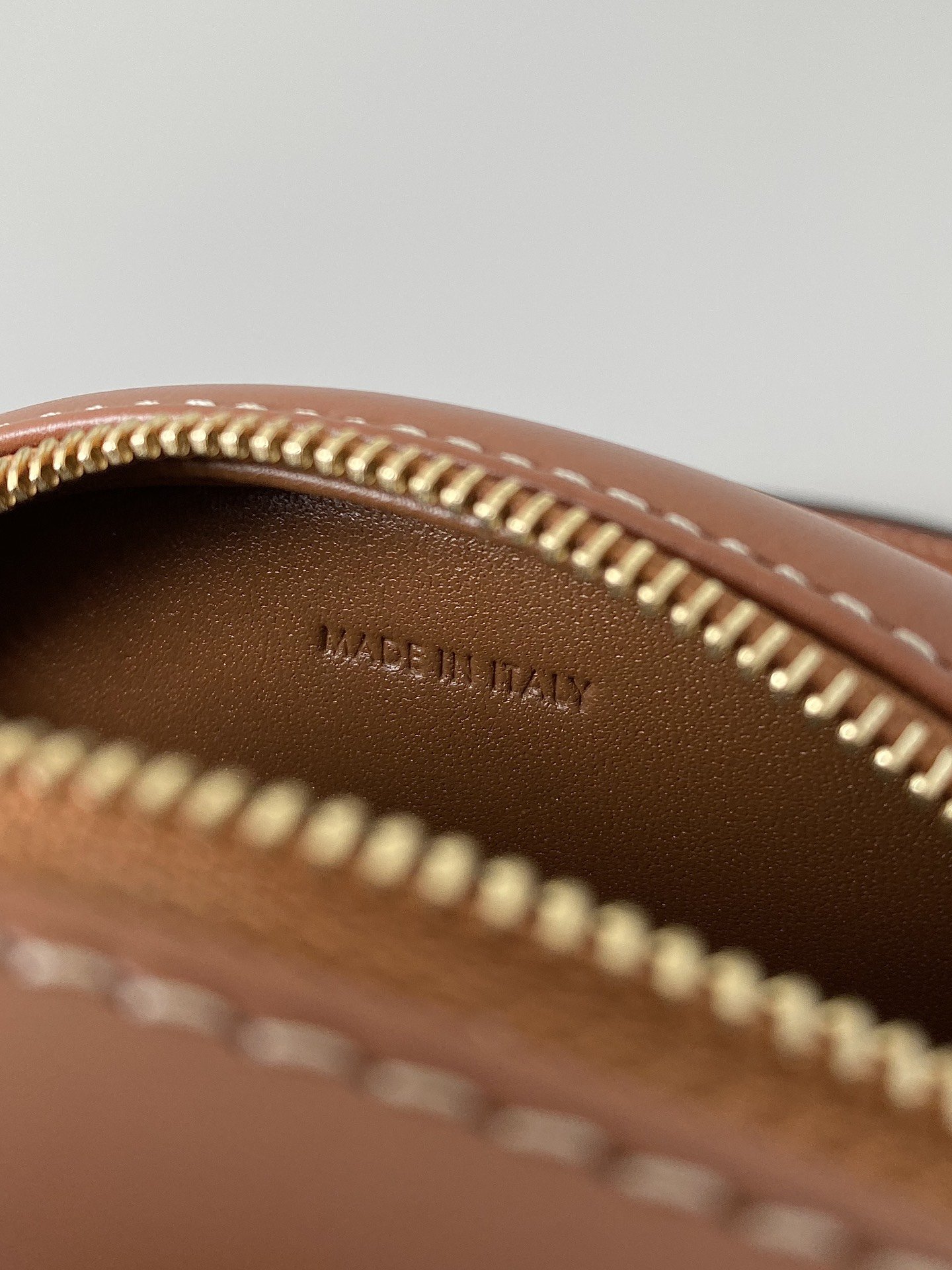 Ce1i*e Crossbody Oval Purse Cuir Triomphe Brown For Women 6in/16cm 10I703DPQ.04LU