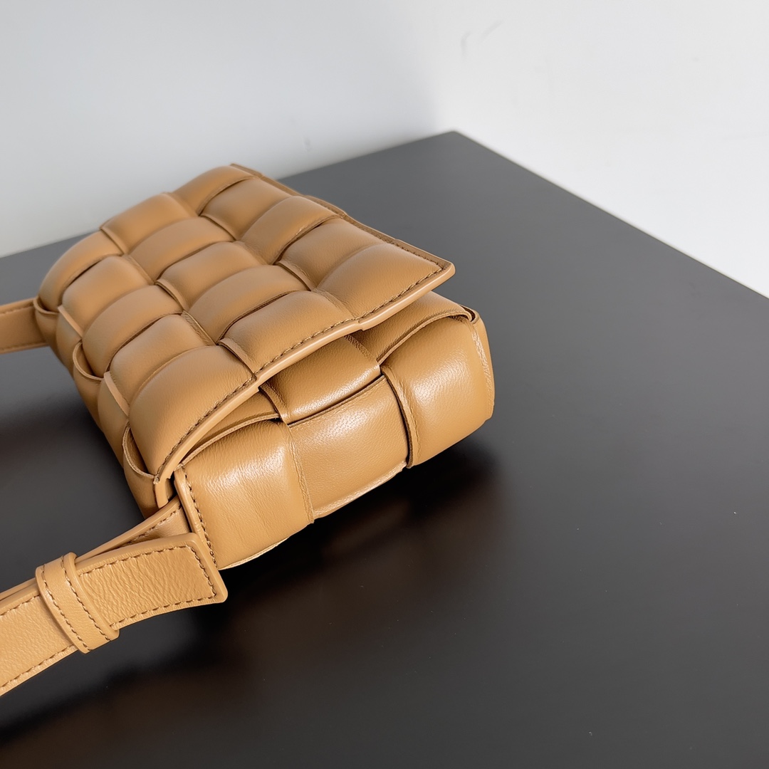 B0tt*ga Ven*ta Small Padded Cassette Brown, For Women, Women’s Bags 7.5in/19cm