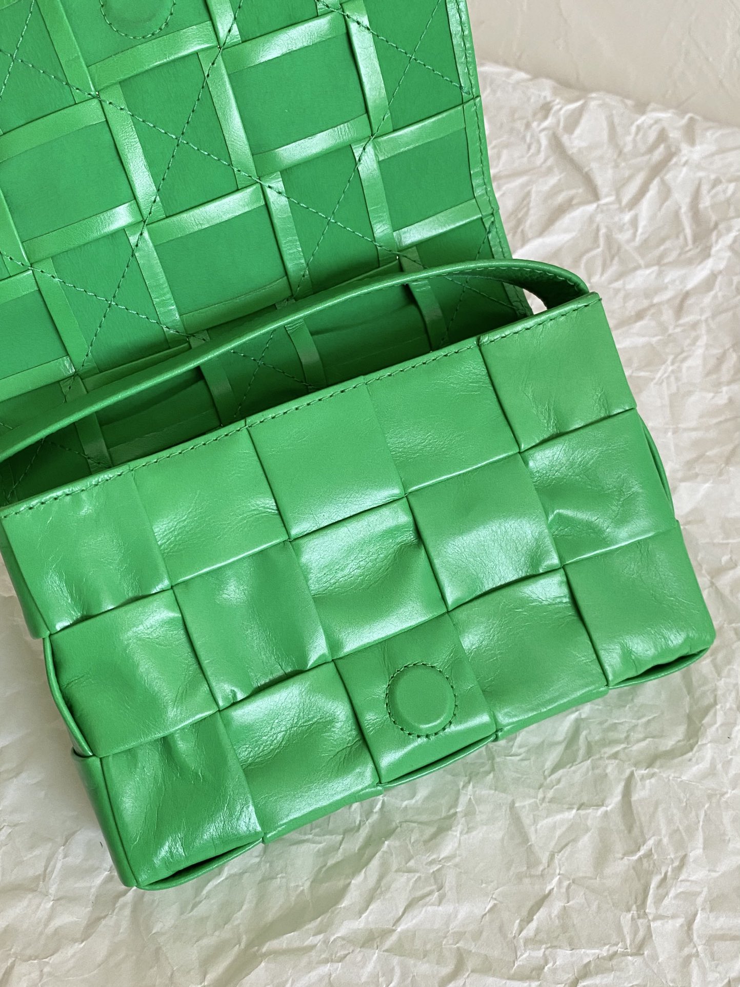 B0tt*ga Ven*ta Padded Cassette Belt Bag Green, For Women, Women’s Bags 7in/18cm 710075VCQR13724