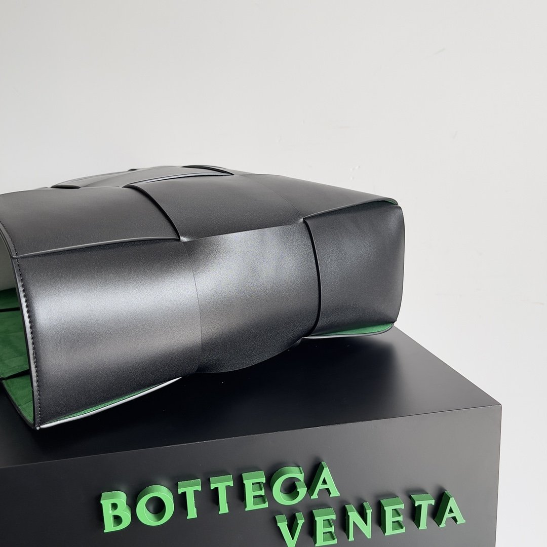 B0tt*ga Ven*ta Large Arco Tote Bag Black, For Women, Women’s Bags 18.1in/46cm 680165VB1K08838