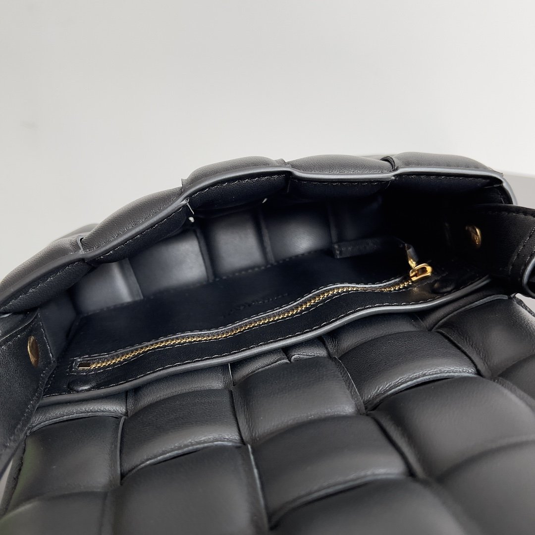 B0tt*ga Ven*ta Small Padded Cassette Black, For Women, Women’s Bags 7.5in/19cm 717506VCQR18425