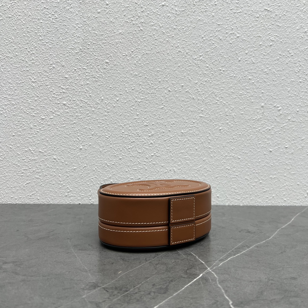 Ce1i*e Oval Minaudiere Cuir Triomphe Brown For Women 6in/11.5cm 198613DU6.04LU